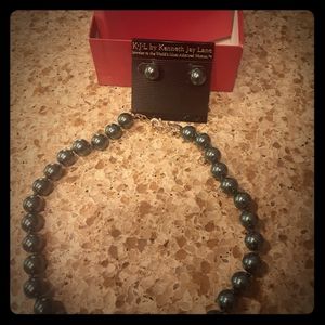 KJL Pearl necklace and earrings green stunning